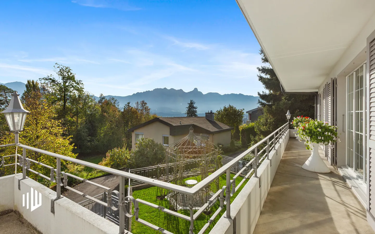 ImmoWyss - One to Two Family House with Garden Paradise in Prime Location - Photo 8 of 9