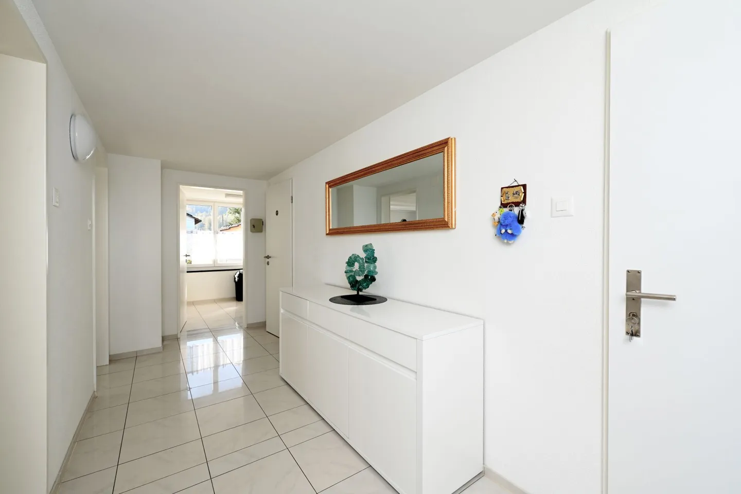 Multi-family house in a beautiful location with a large plot - Photo 5 of 13