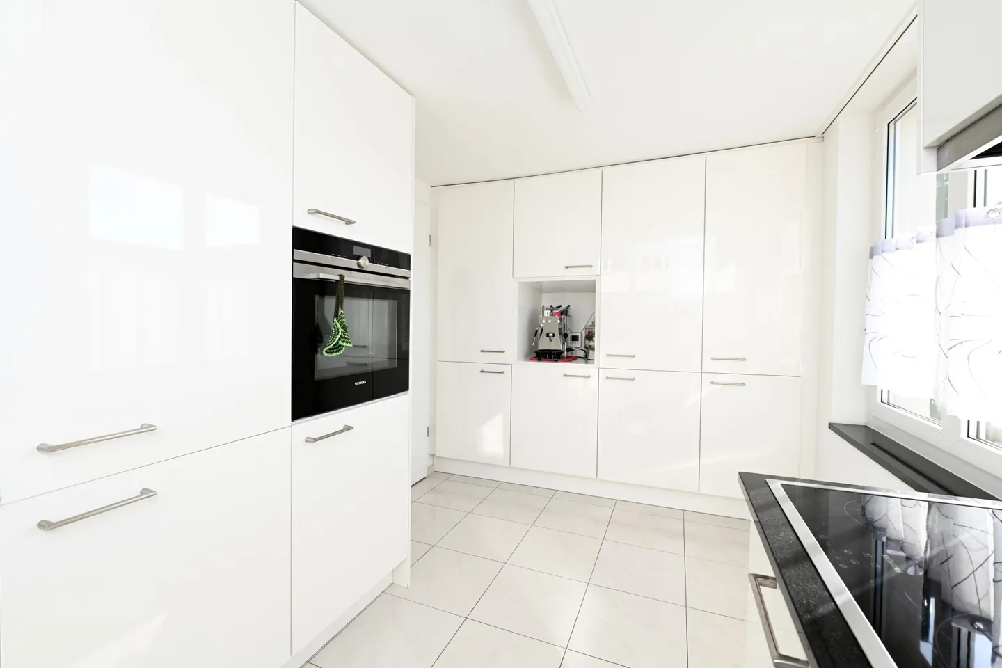 Multi-family house in a beautiful location with a large plot - Photo 7 of 13