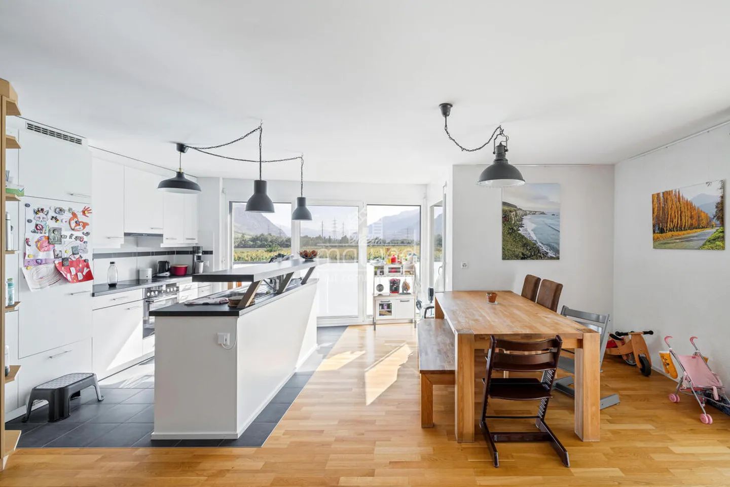 Magnificent 4.5 Room Apartment in a Popular Neighborhood - Photo 3 of 10