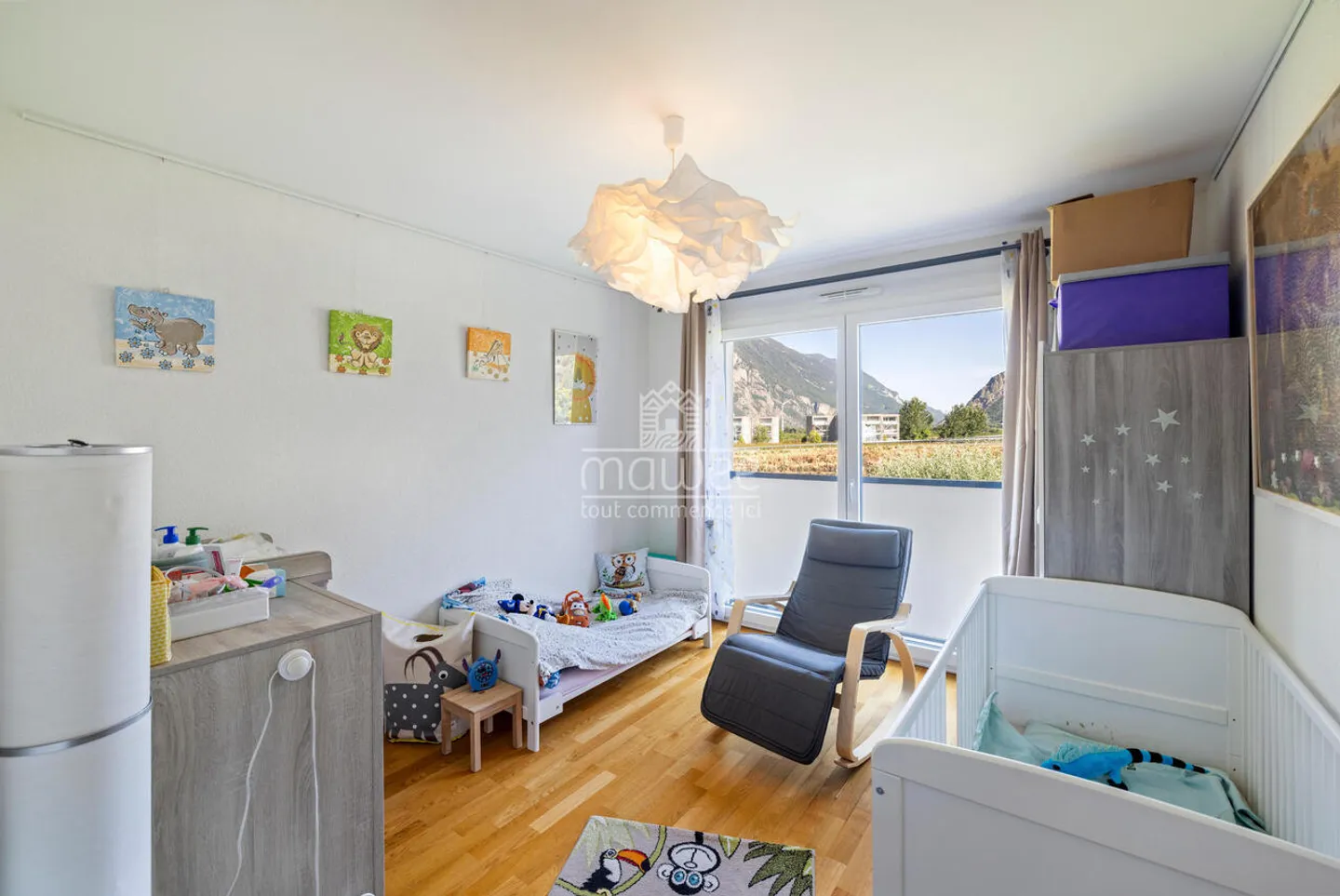 Magnificent 4.5 Room Apartment in a Popular Neighborhood - Photo 4 of 10