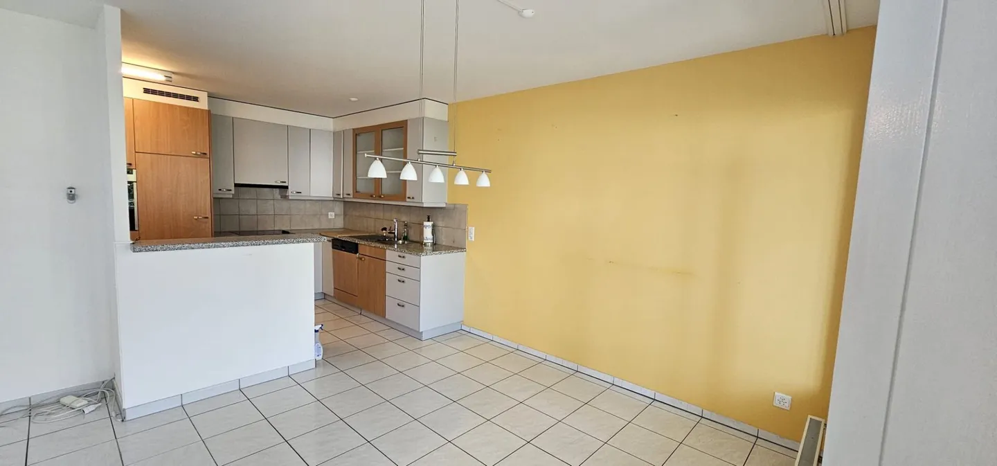 Appartement lumineux et calme de 4,5 pièces en emplacement central incluant une salle de loisirs et une place de parking souterrain - Photo 3 sur 7