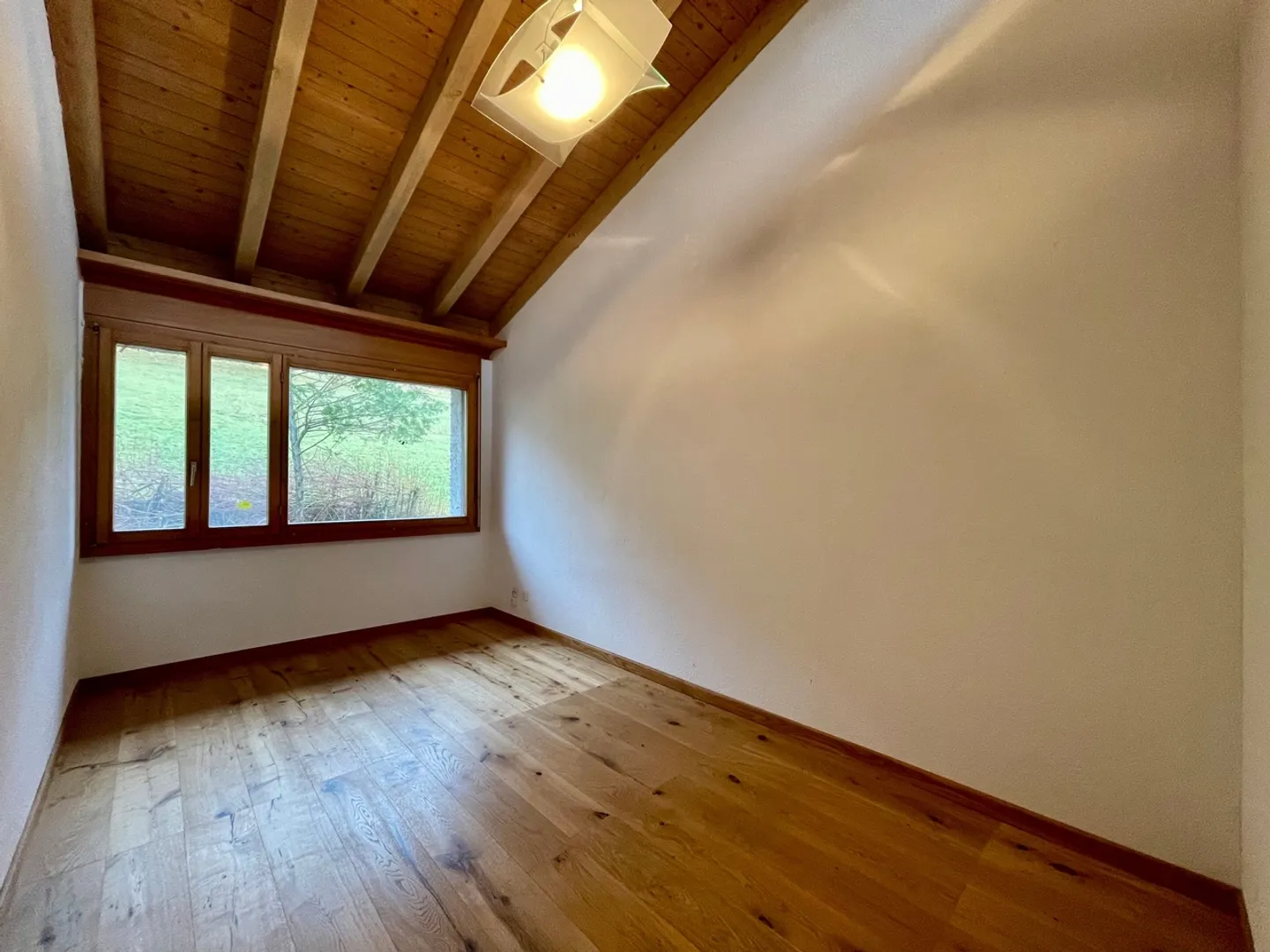 Bright 4.5-Room Townhouse with Garden in Tegerfelden - Photo 5 of 12