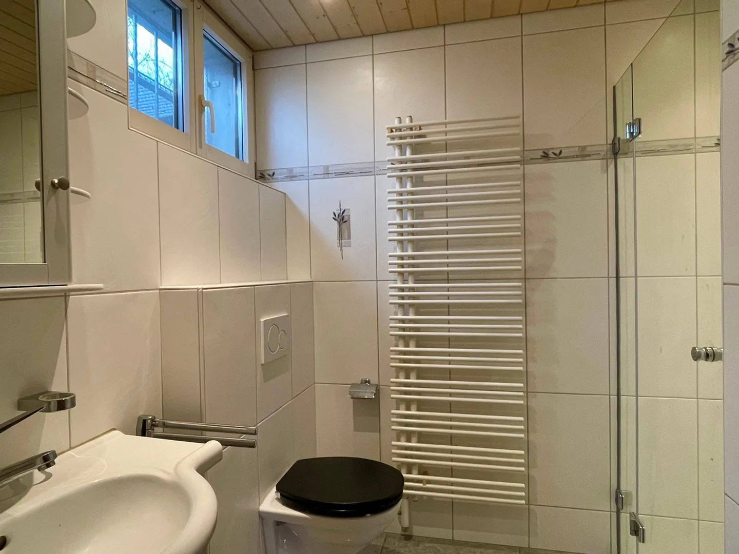 Bright 4.5-Room Townhouse with Garden in Tegerfelden - Photo 9 of 12