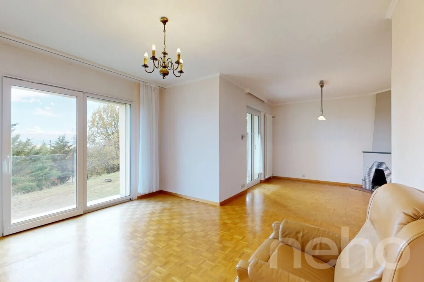 Maison avec vue sur le lac, jardin de 809 m² et beaucoup de potentiel de rénovation - Photo 5 sur 12