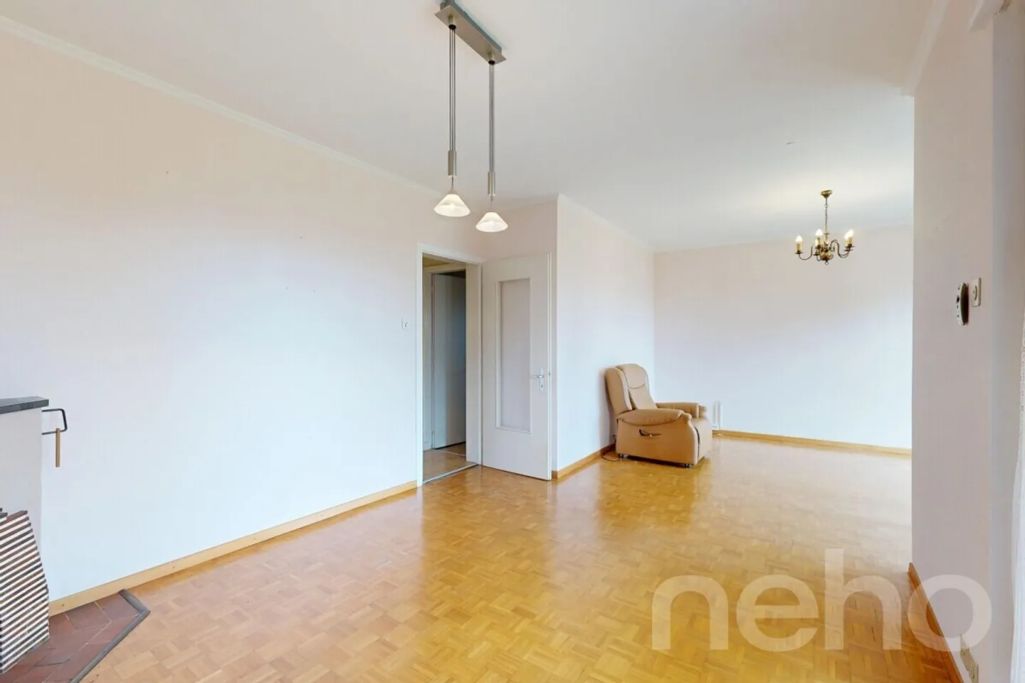 Maison avec vue sur le lac, jardin de 809 m² et beaucoup de potentiel de rénovation - Photo 11 sur 12