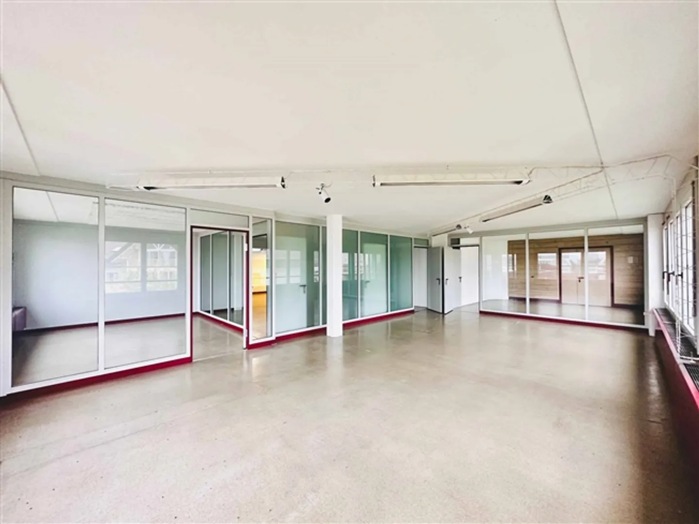 Spazio ufficio di 350 m² in vendita a Nyon - Foto 1 di 5