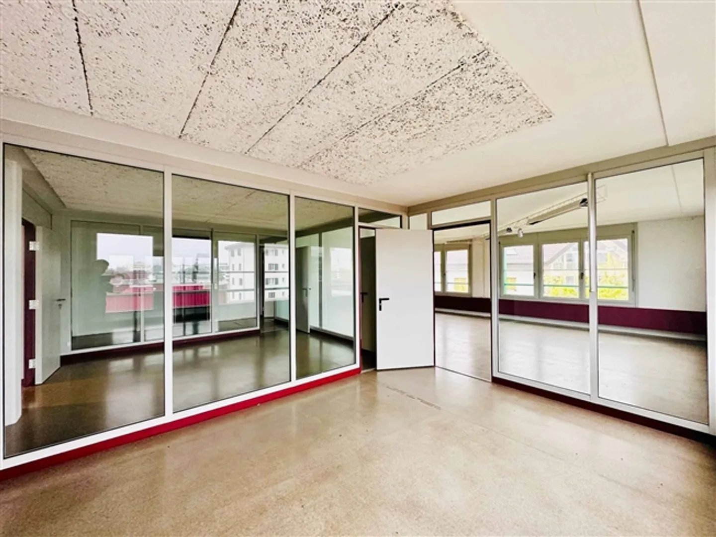 Spazio ufficio di 350 m² in vendita a Nyon - Foto 2 di 5