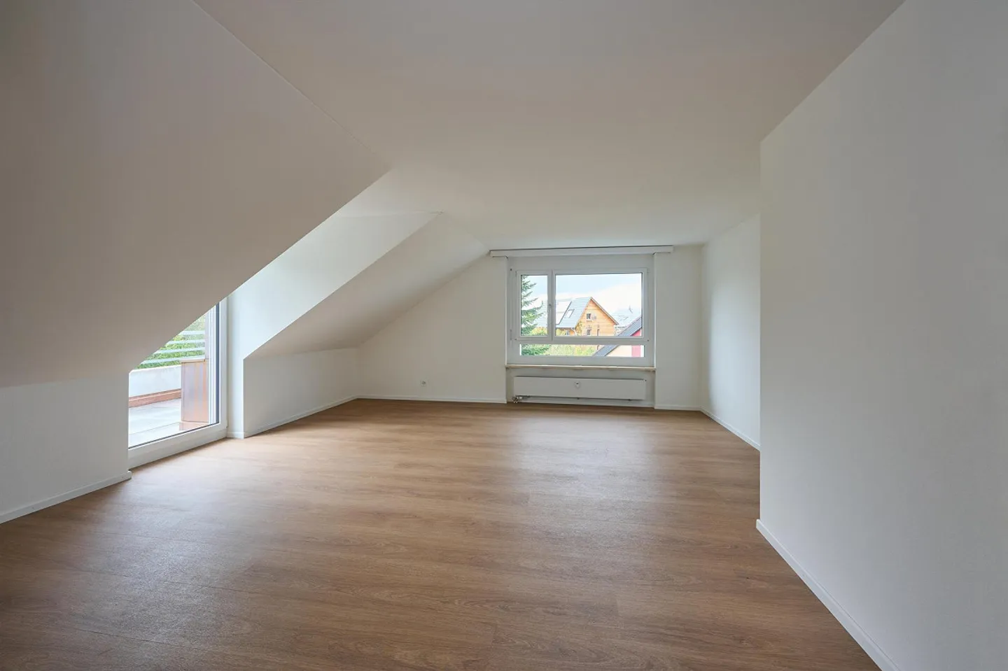 Modern penthouse apartment with terrace - Photo 4 of 8