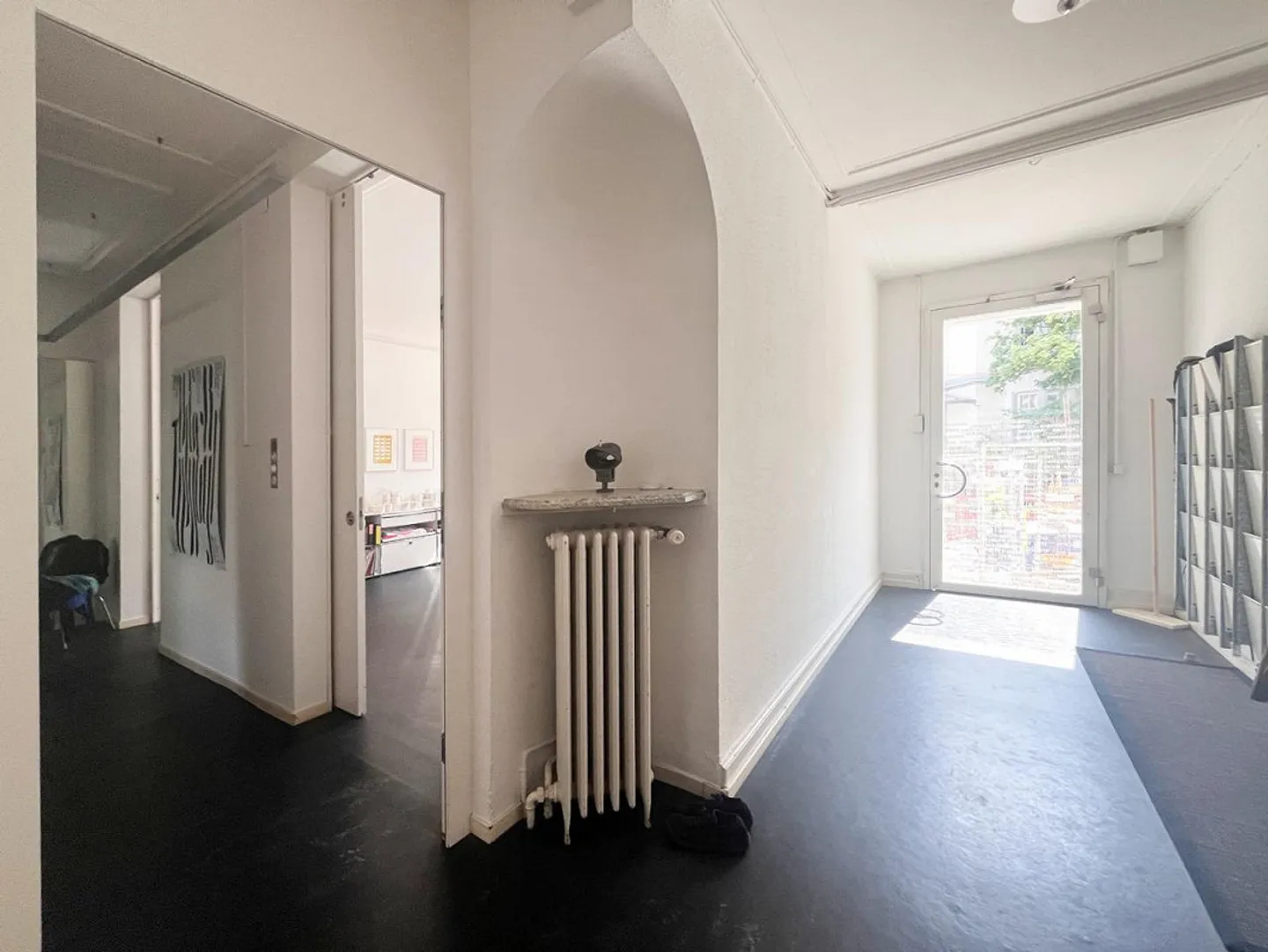 Charming 8-Room Townhouse with Romantic City Garden - Photo 3 of 14