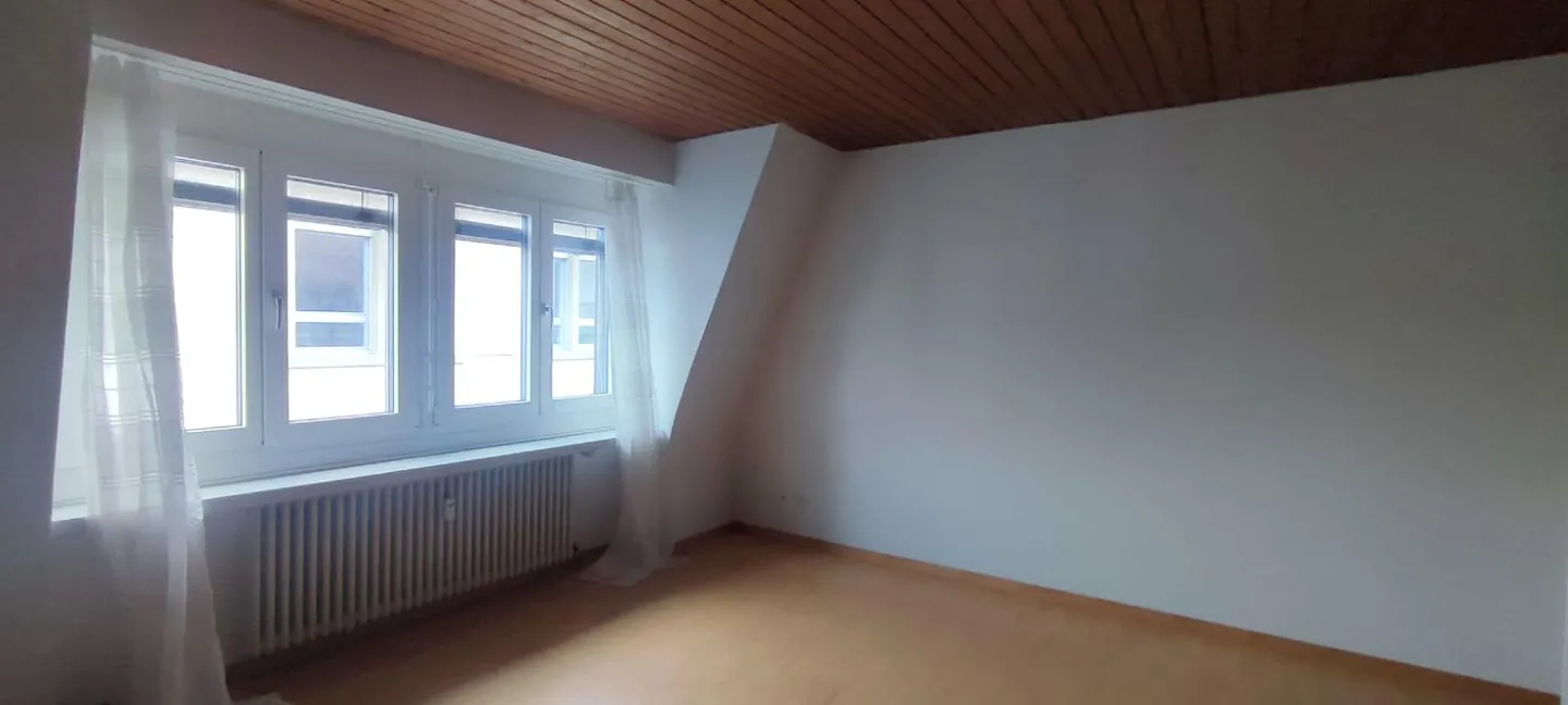 Recherche d'un nouveau locataire pour un appartement sous les toits au centre-ville ! - Photo 1 sur 8
