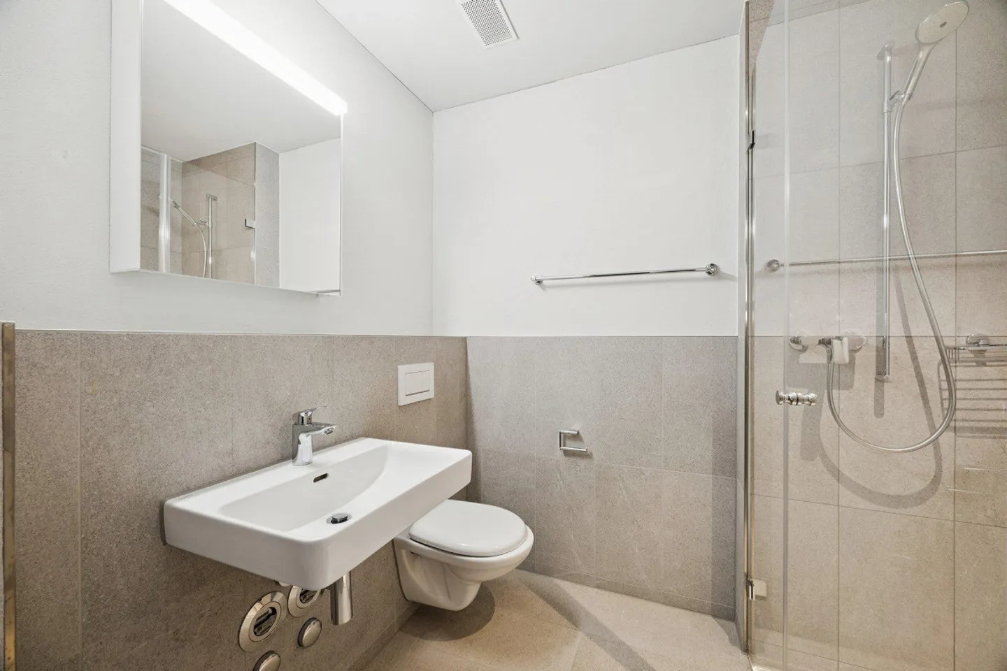 Moderne 2.5 Zimmerwohnung direkt am Bahnhof - Photo 4 of 6