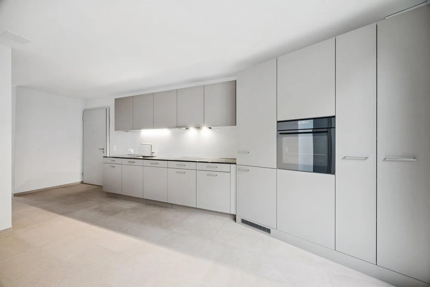 Moderne 2.5 Zimmerwohnung direkt am Bahnhof - Photo 3 of 6