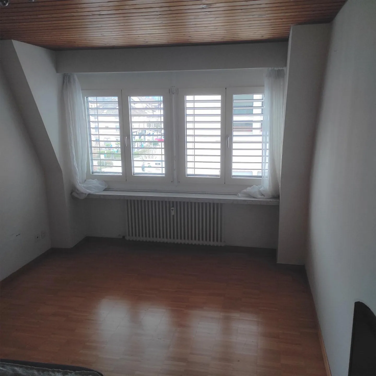 Recherche d'un nouveau locataire pour un appartement sous les toits au centre-ville ! - Photo 2 sur 8