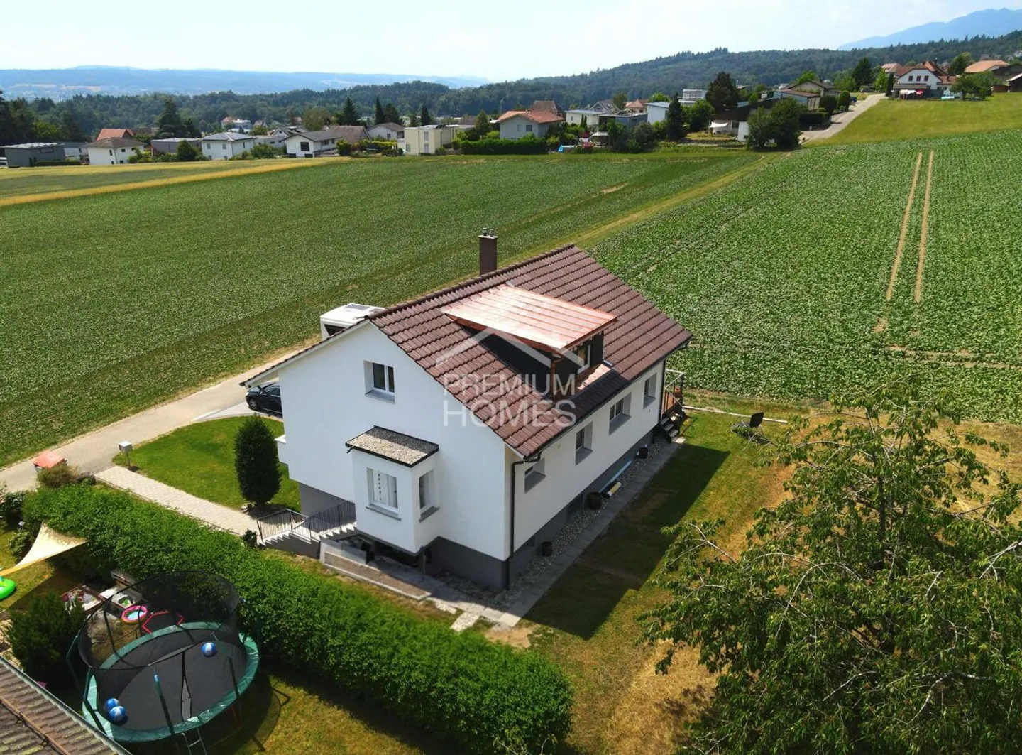 Charming Detached House with Garden - Photo 10 of 11