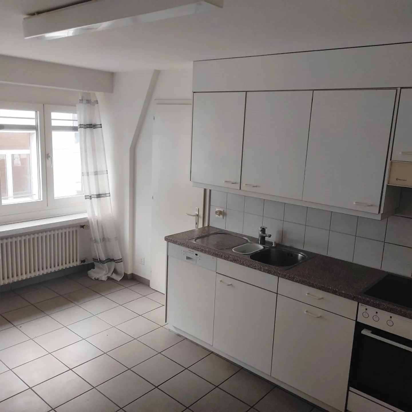 Recherche d'un nouveau locataire pour un appartement sous les toits au centre-ville ! - Photo 4 sur 8