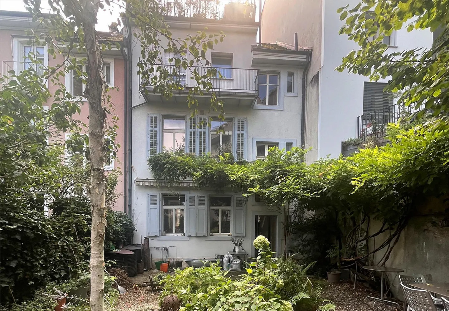 Charming 8-Room Townhouse with Romantic City Garden - Photo 13 of 14