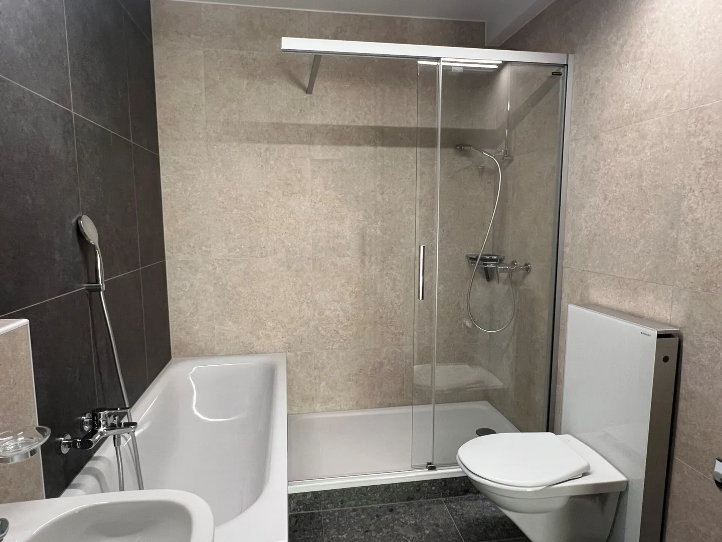 Jeanneret 26 10° - Appartamento di 5 stanze - Foto 4 di 9