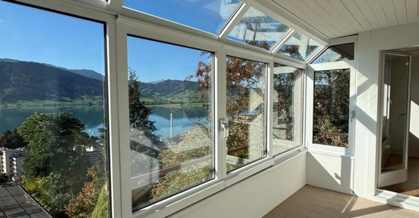 Freshly renovated 4.5-room single-family house with stunning lake view - Photo 7 of 11