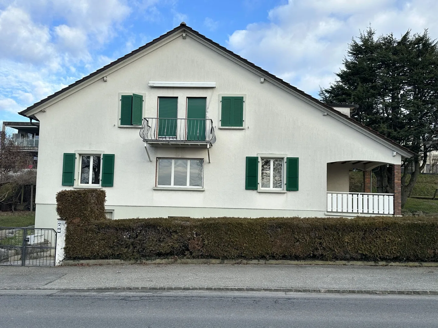 Individual Villa - 2 Apartments - Photo 2 of 21