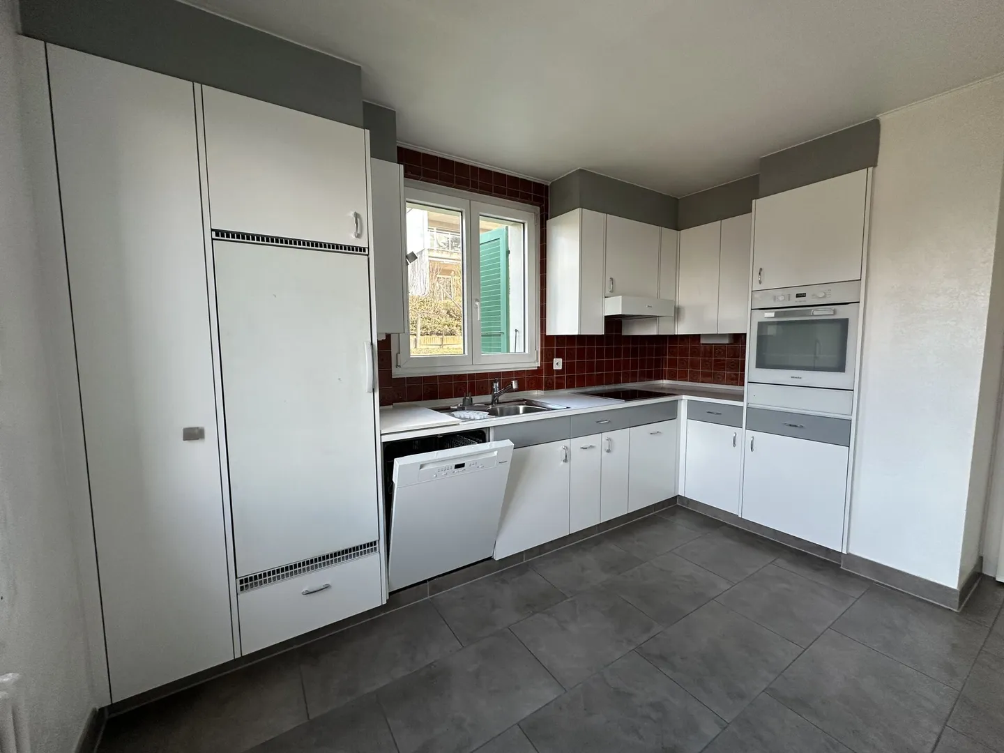 Individual Villa - 2 Apartments - Photo 5 of 21