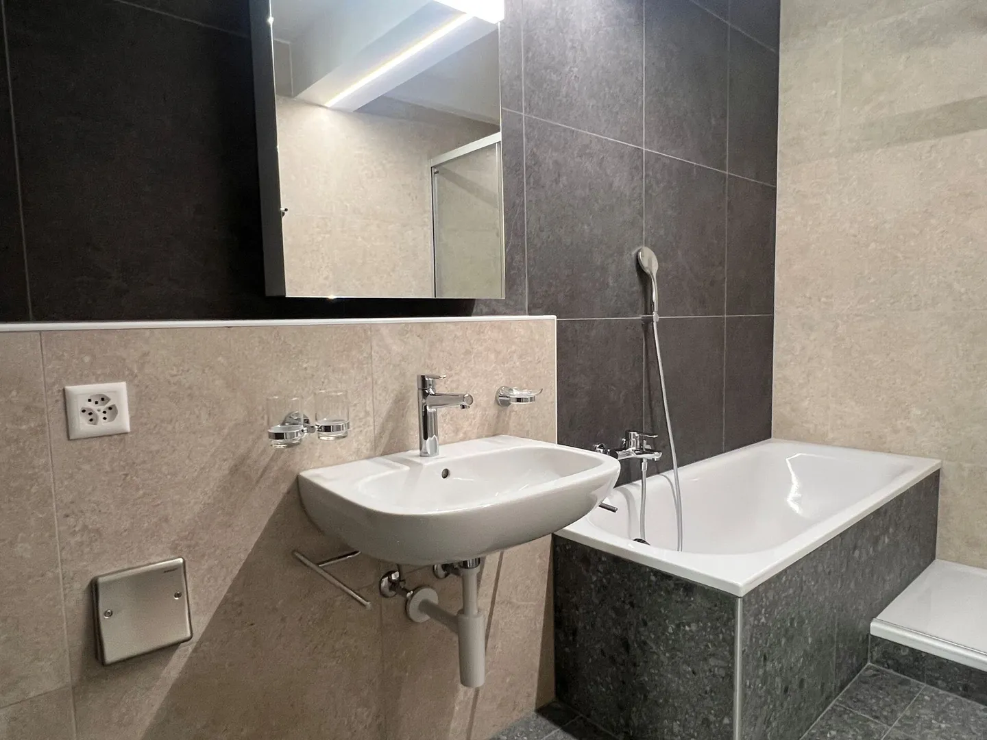 Jeanneret 26 10° - Appartamento di 5 stanze - Foto 9 di 9