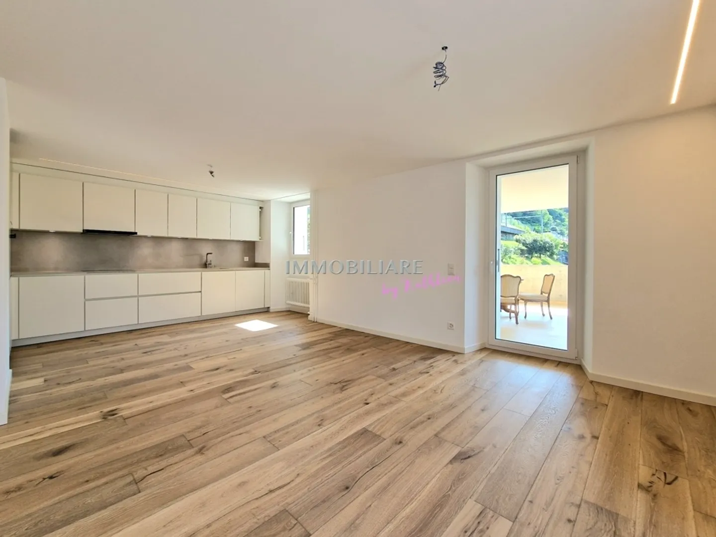 Appartamento per vacanze ristrutturato con grande terrazza in casa ticinese - Foto 2 di 10