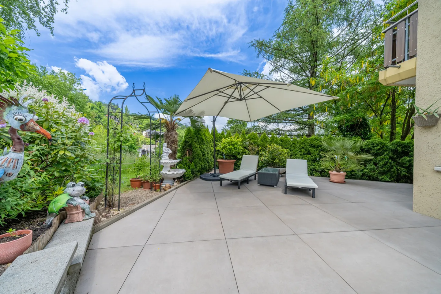 High-Quality Living with Stunning Views - Photo 3 of 4