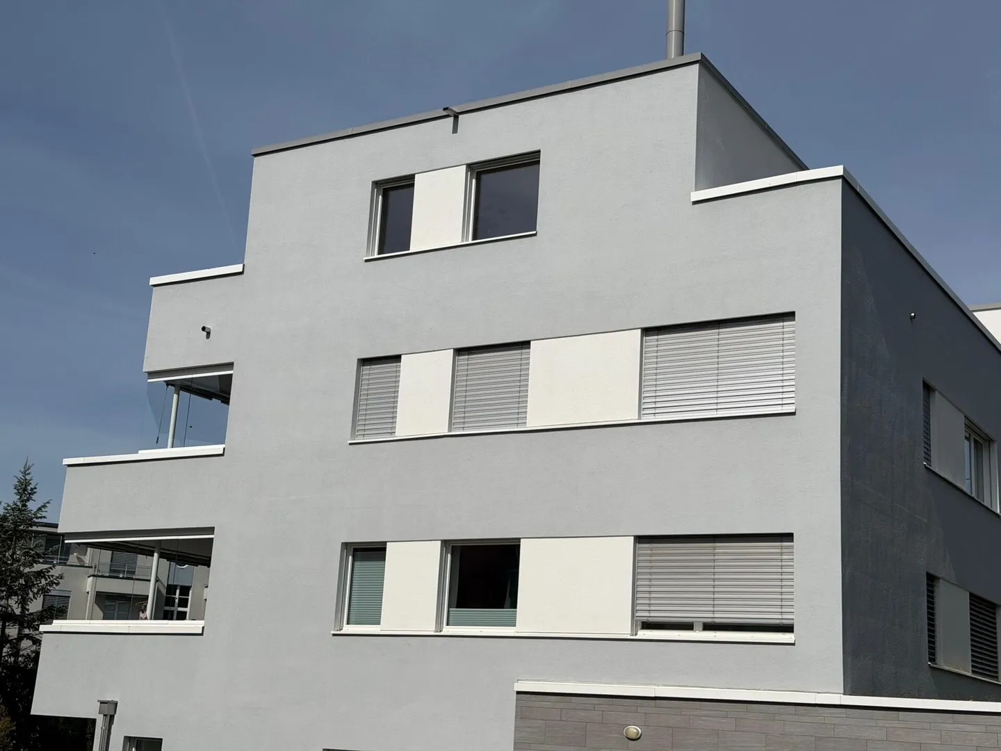 Spacious, modern 4.5 room penthouse apartment - Photo 1 of 14