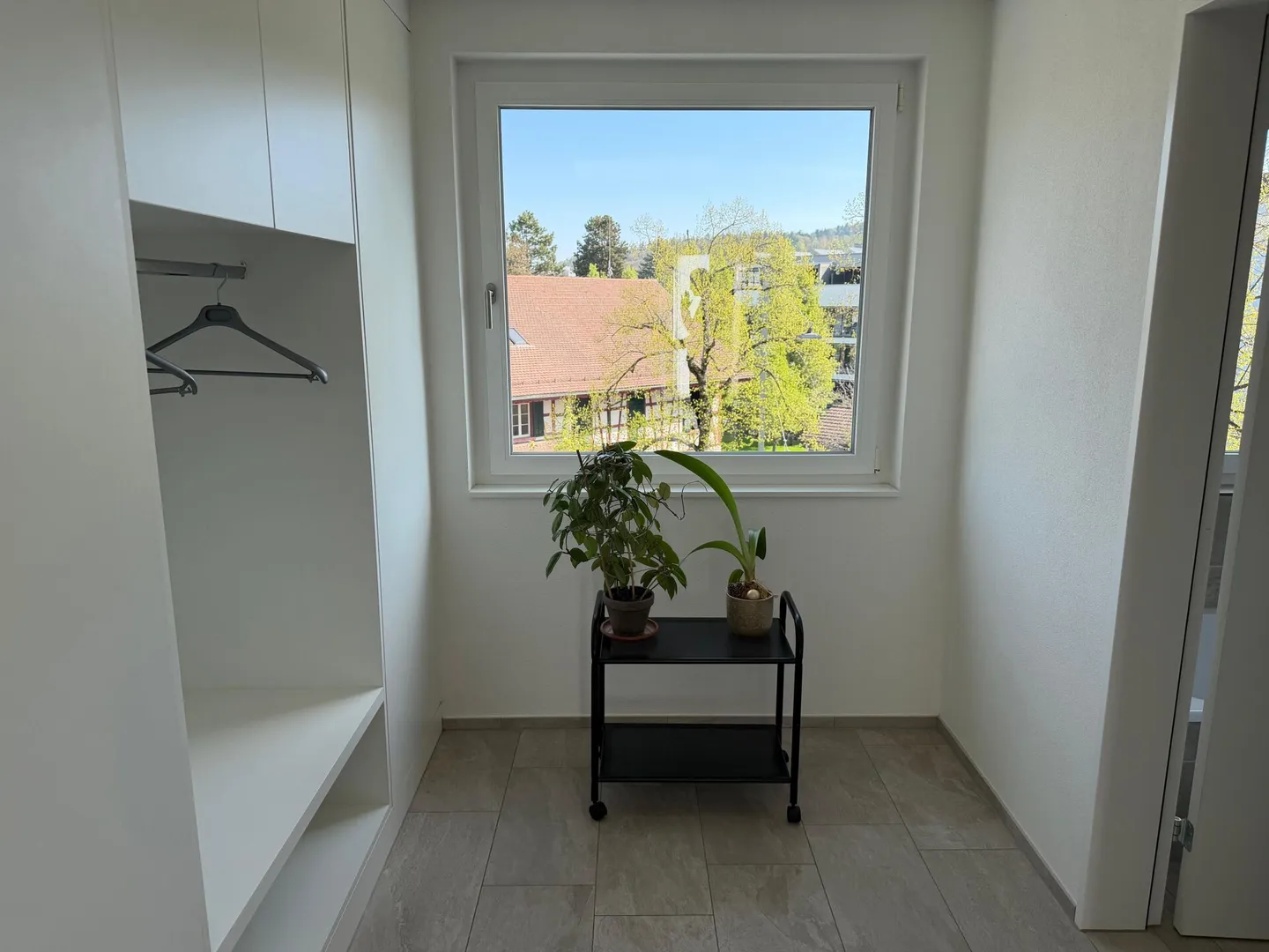 Spacious, modern 4.5 room penthouse apartment - Photo 3 of 14