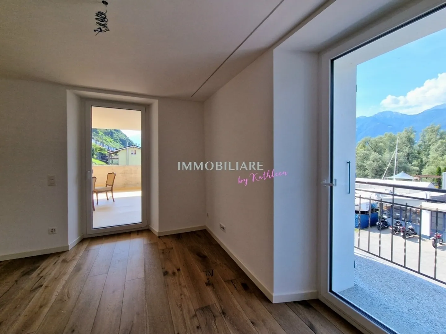 Appartamento per vacanze ristrutturato con grande terrazza in casa ticinese - Foto 3 di 10