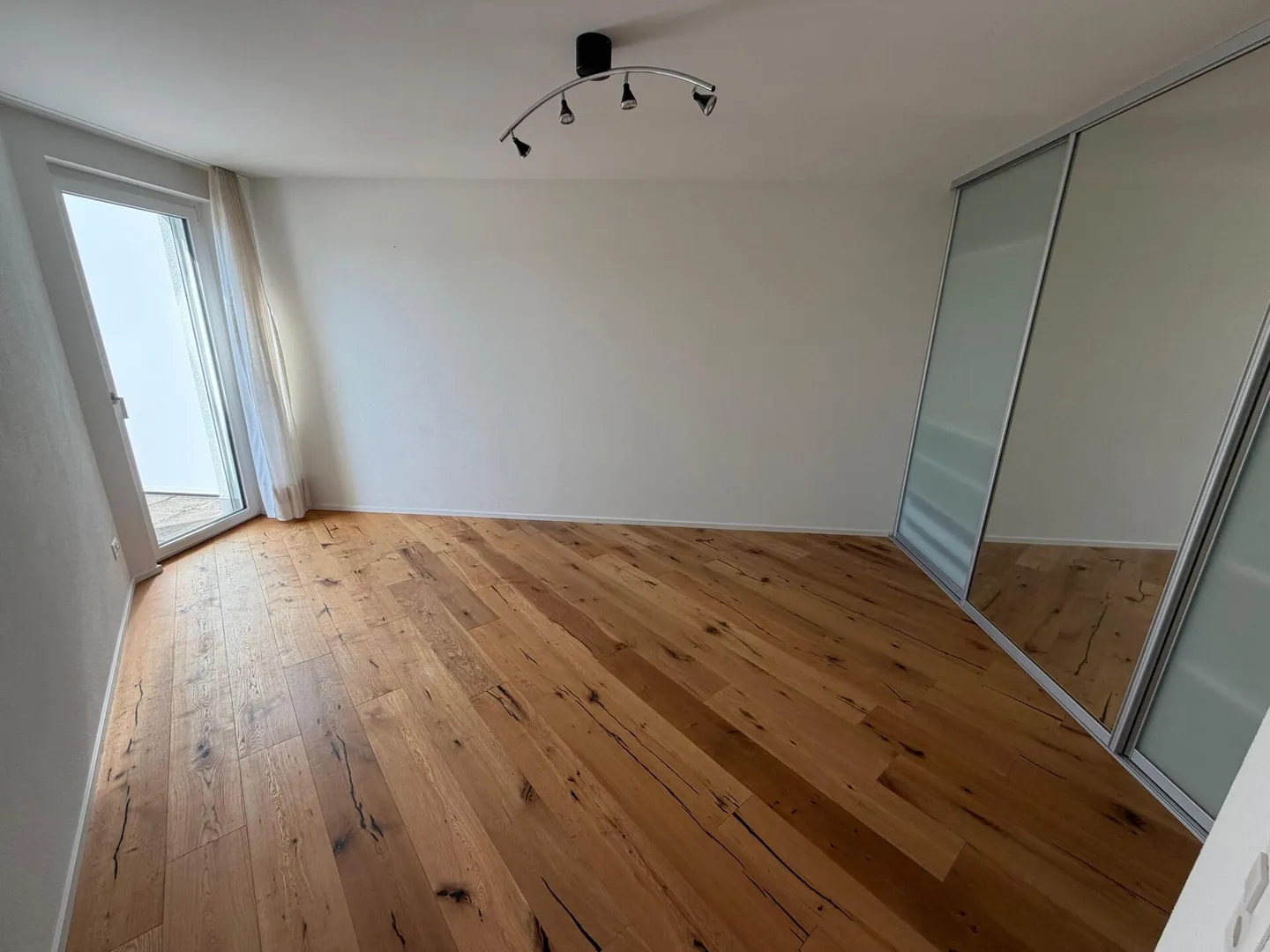 Spacious, modern 4.5 room penthouse apartment - Photo 6 of 14