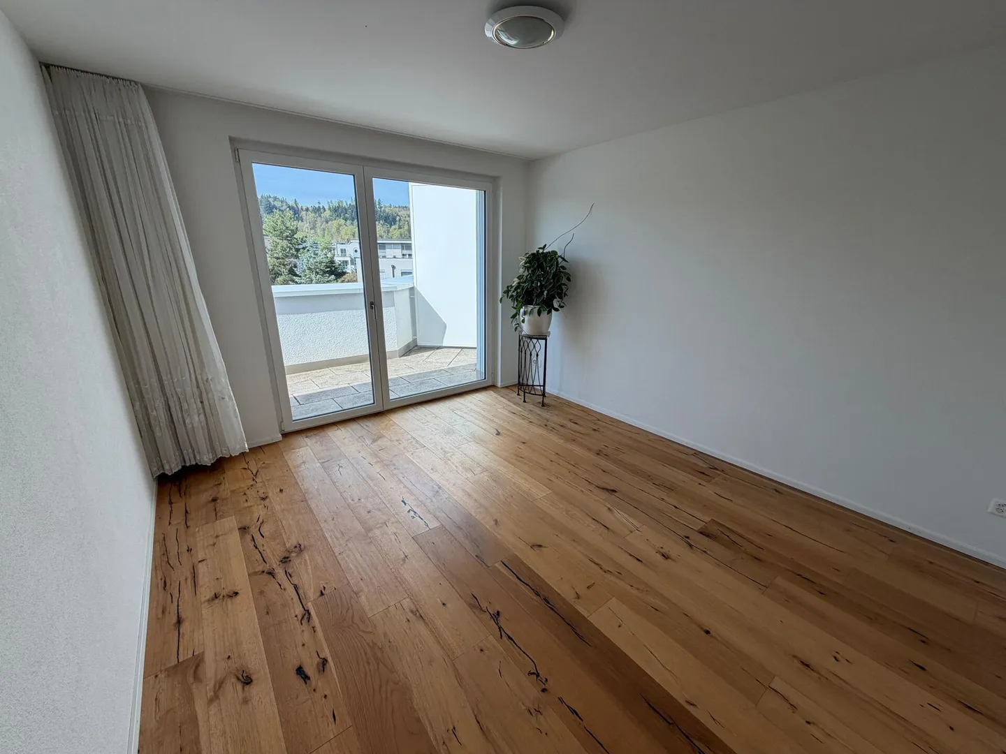 Spacious, modern 4.5 room penthouse apartment - Photo 7 of 14