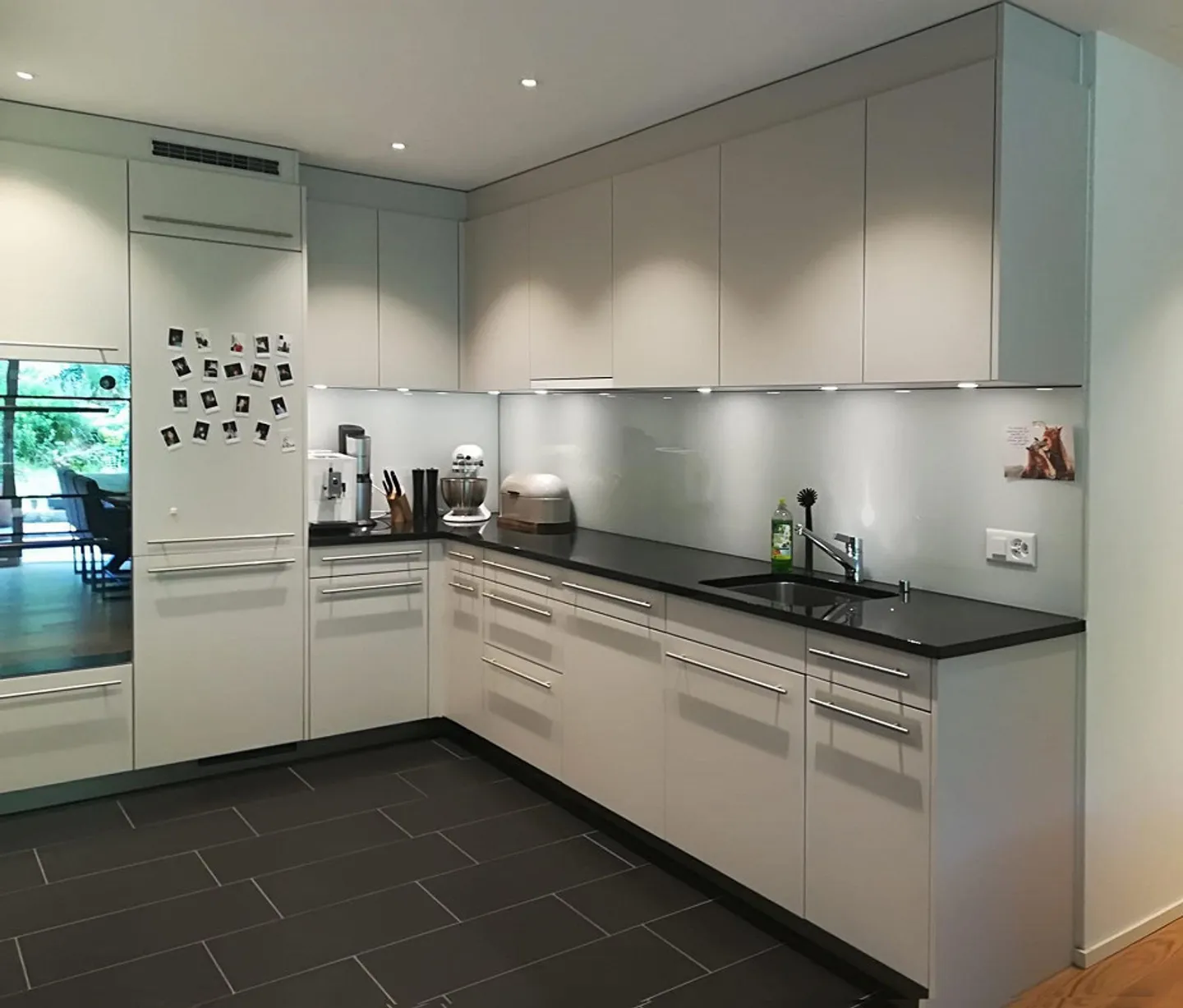 Appartement moderne de 4,5 pièces avec patio idyllique à louer - Photo 2 sur 11