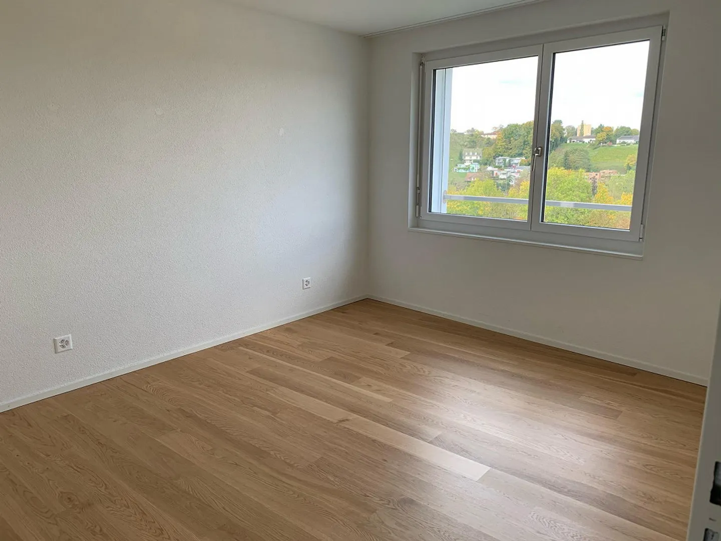 Appartement moderne de 4,5 pièces avec patio idyllique à louer - Photo 4 sur 11