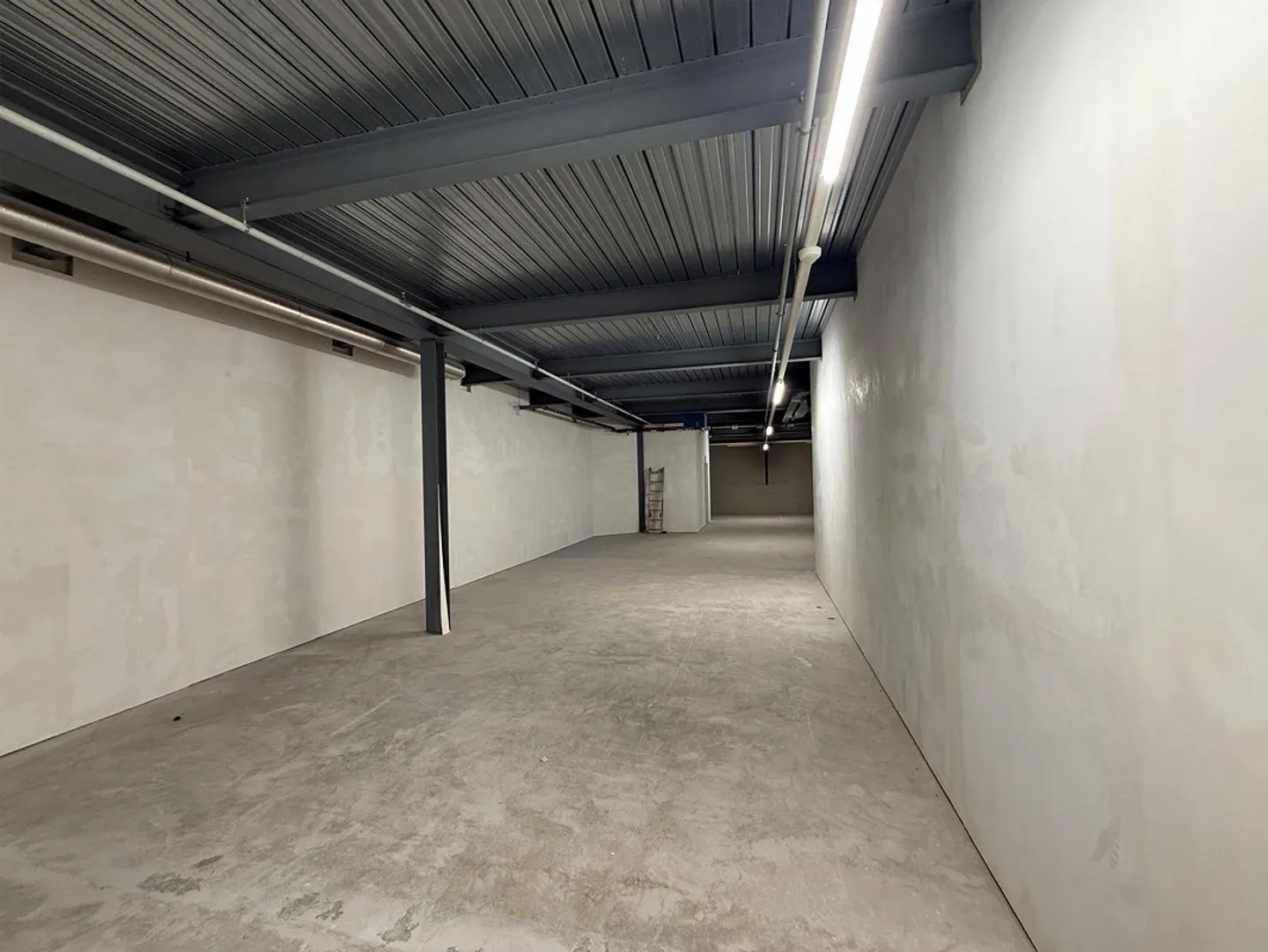 Grand espace de stockage dans un emplacement privilégié ! - Photo 2 sur 4