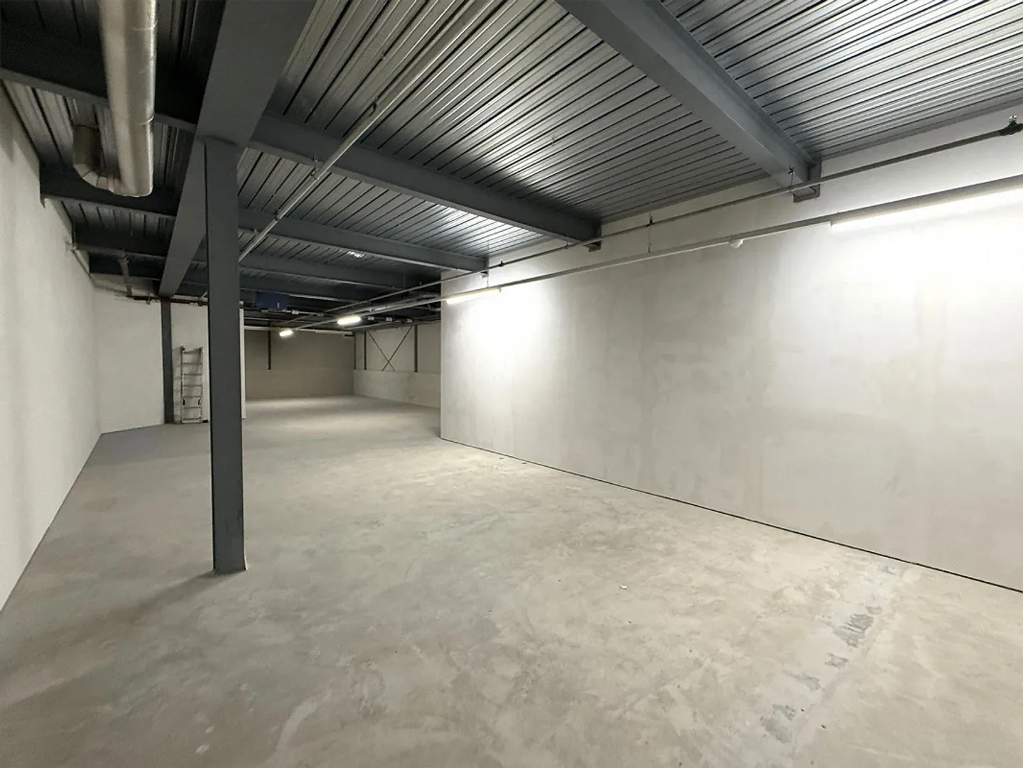 Grand espace de stockage dans un emplacement privilégié ! - Photo 4 sur 4