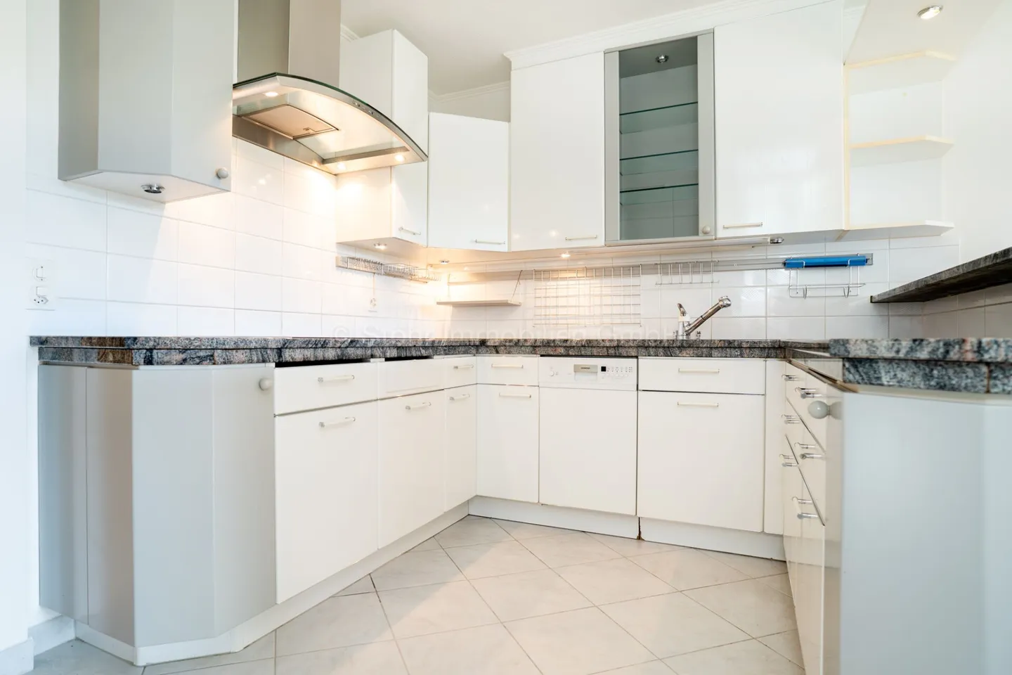 Spacious 5.5 Room Apartment Centrally Located in Winterthur-Seen - Photo 21 of 25