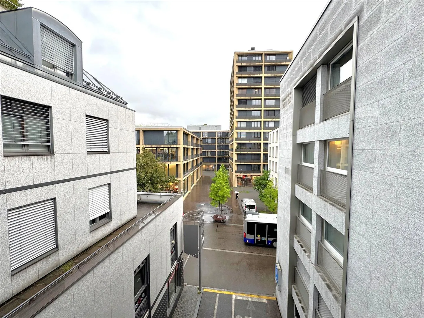 Office in prime location in Uster! - Photo 1 of 5