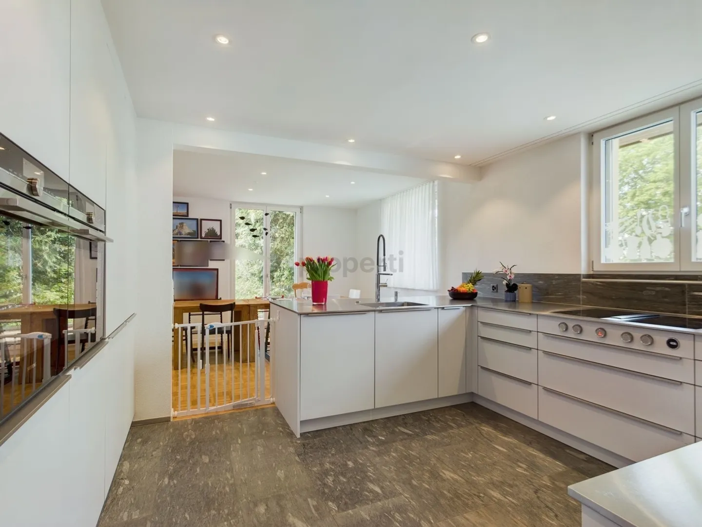 Spacious single-family home with garden and fireplace in a quiet location - Perfect for families and couples! - Photo 4 of 13