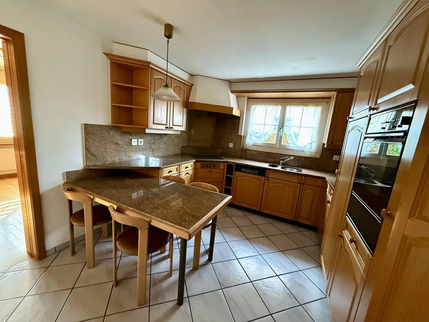 Maison individuelle de 5½ pièces partiellement rénovée avec grand jardin - Photo 8 sur 9