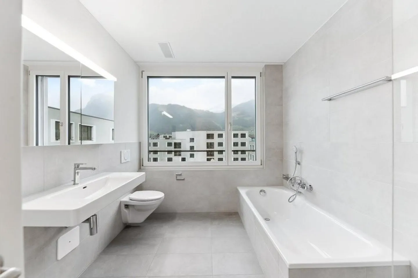 Sogno Attico con Grande Balcone e Vista Ampia - Foto 6 di 9
