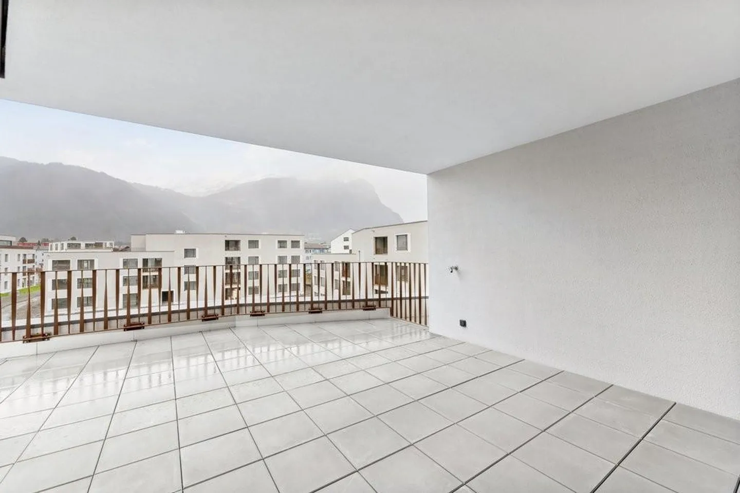 Sogno Attico con Grande Balcone e Vista Ampia - Foto 7 di 9