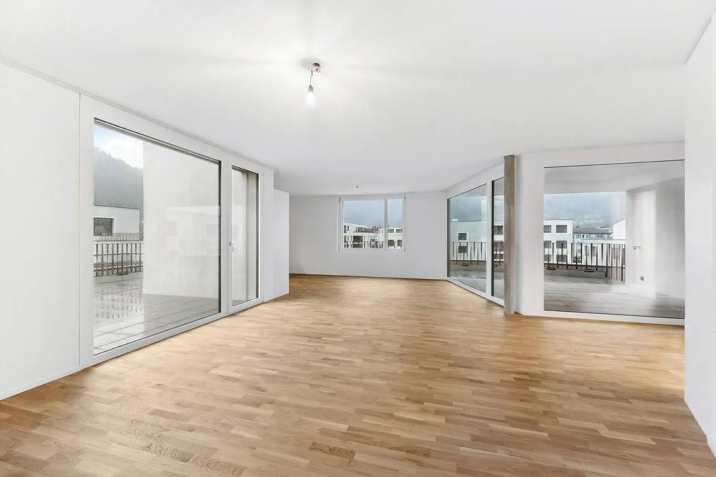 Sogno Attico con Grande Balcone e Vista Ampia - Foto 2 di 9