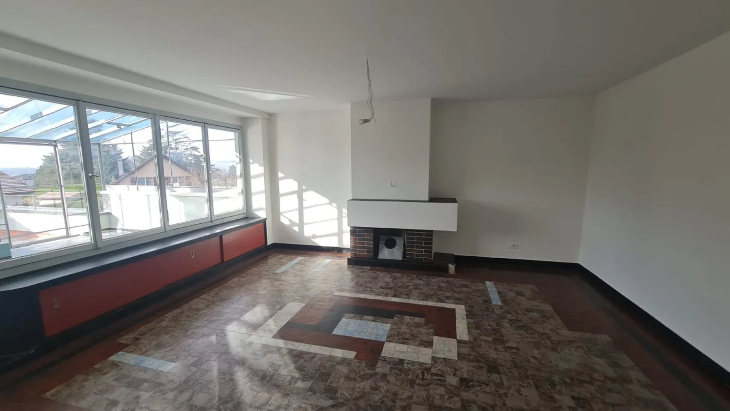 Elegant Duplex with Private Terrace - Photo 8 of 16