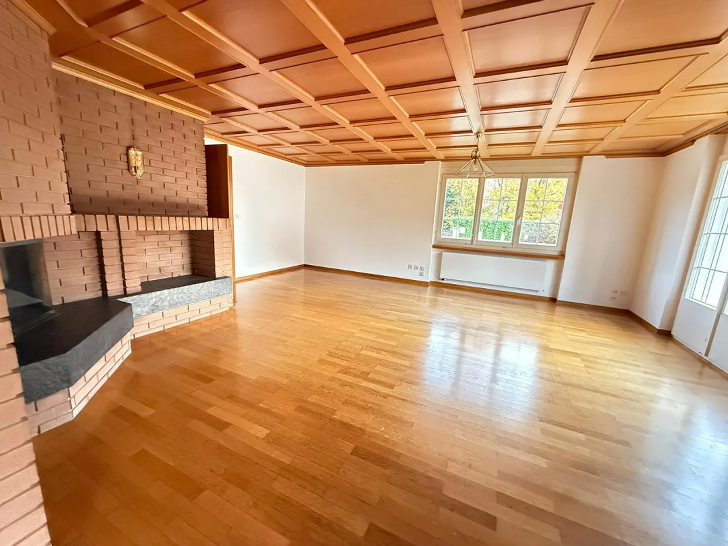 Maison individuelle de 5½ pièces partiellement rénovée avec grand jardin - Photo 7 sur 9