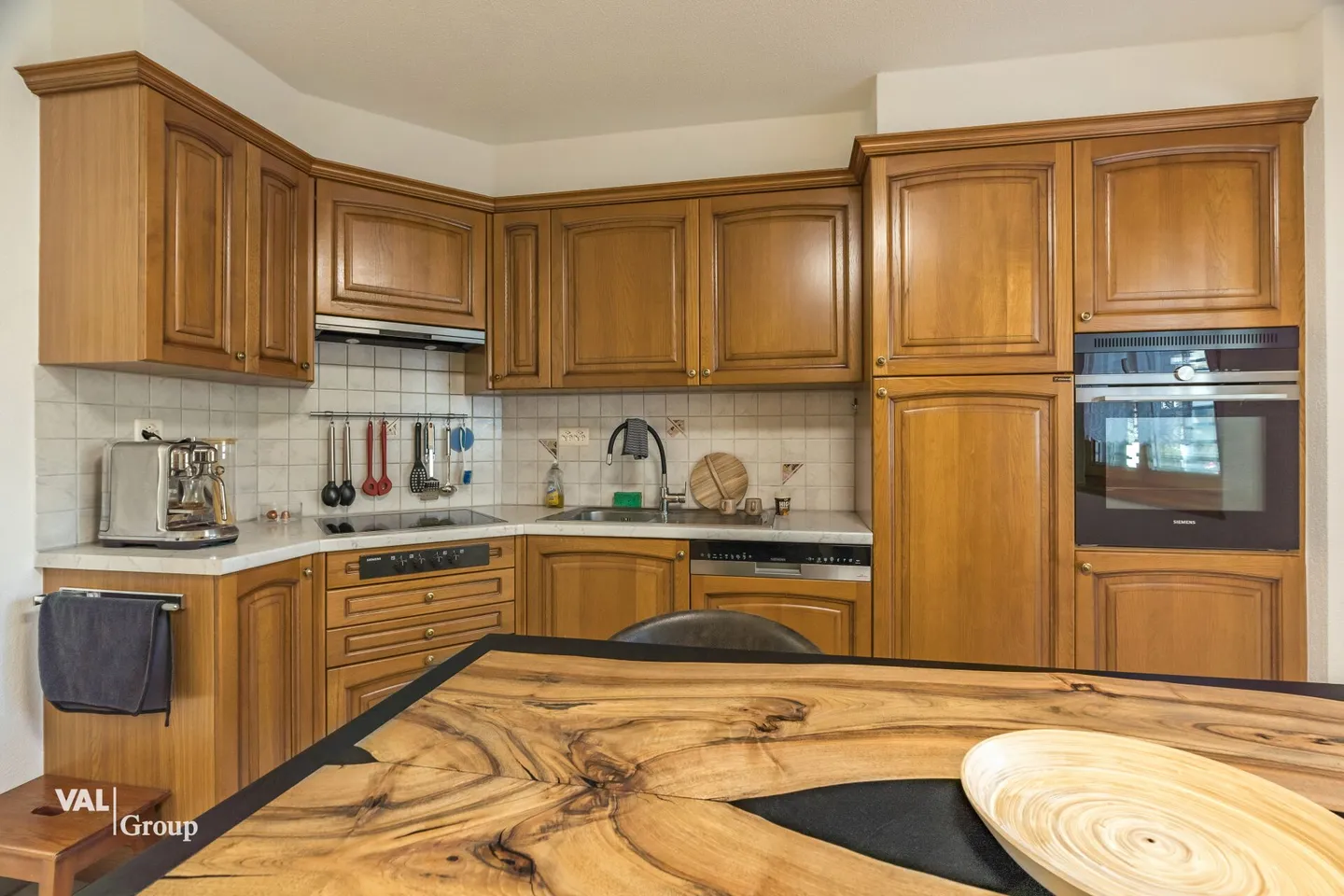 Ampio appartamento di 5,5 locali con balcone, vista montagna e alta qualità abitativa a Ried-Brig - Foto 5 di 21