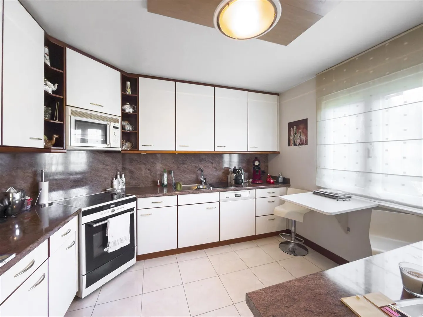 Family home with large garden and lake view - Photo 3 of 13