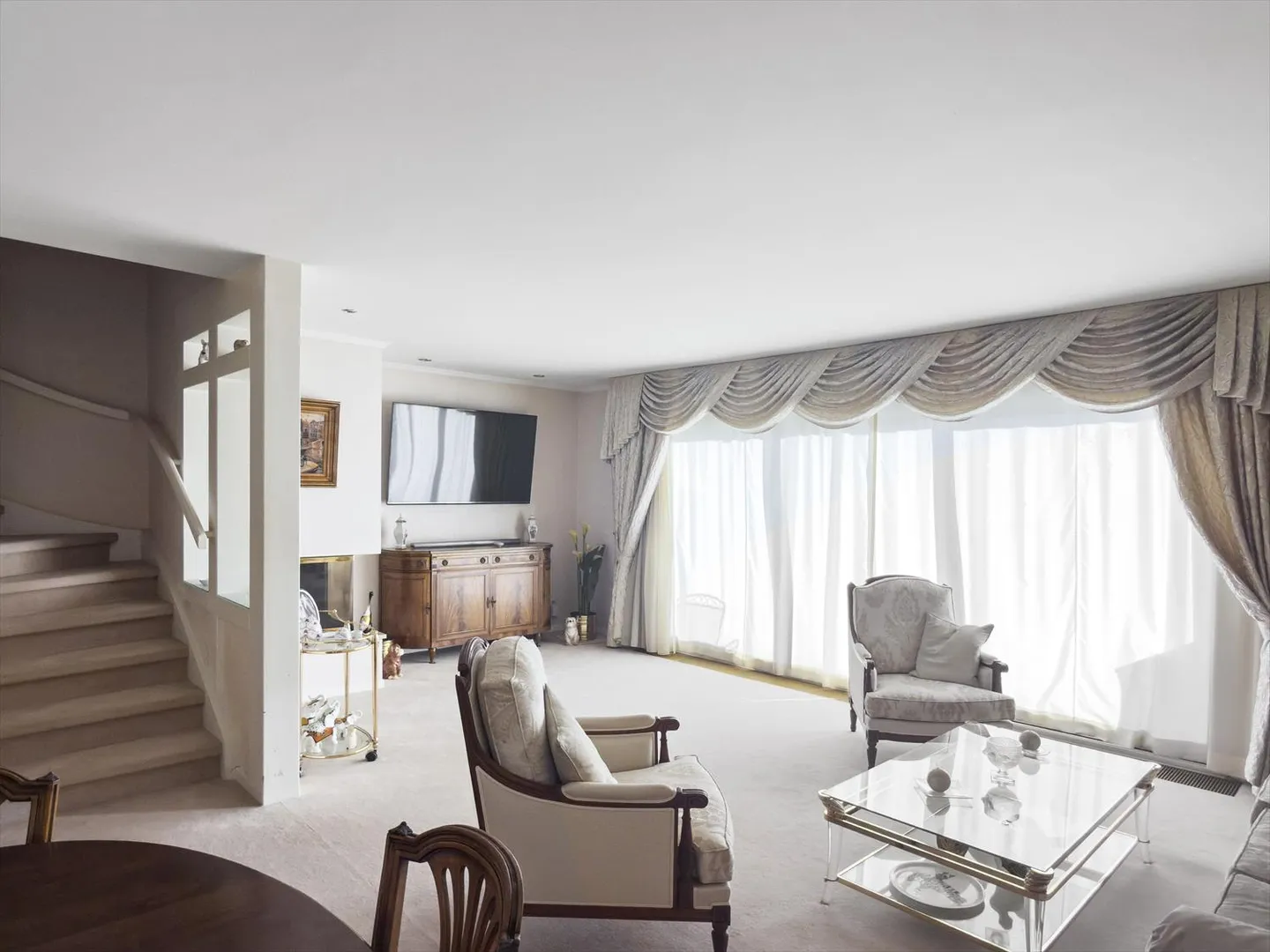 Family home with large garden and lake view - Photo 6 of 13