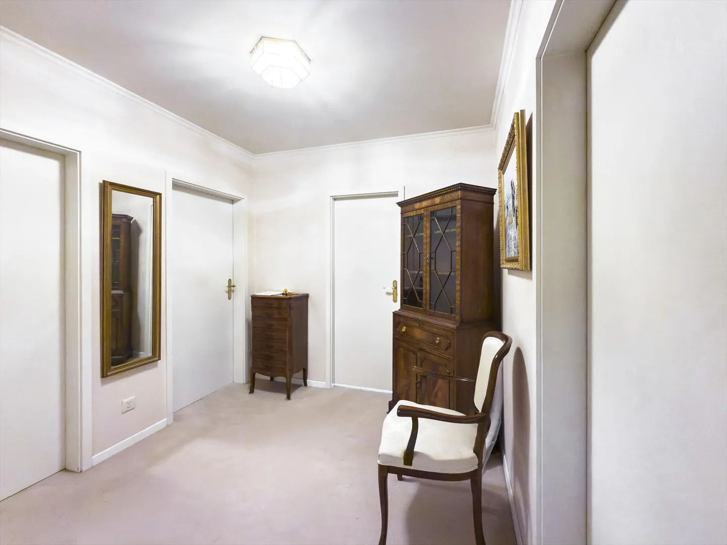 Family home with large garden and lake view - Photo 7 of 13